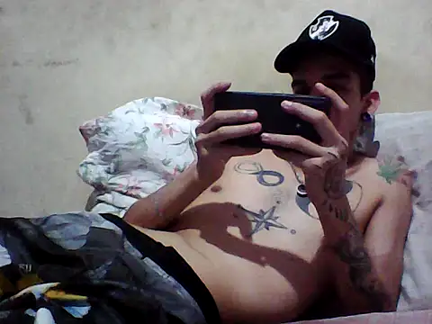 Snapshot of gatobranco001 chatting on 03-19-25, 06:03 gatobranco001 online show from 03-19-25, 06:03