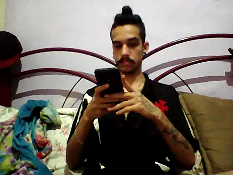 Snapshot of gatobranco001 chatting on 03-21-25, 09:34 gatobranco001 online show from 03-21-25, 09:34