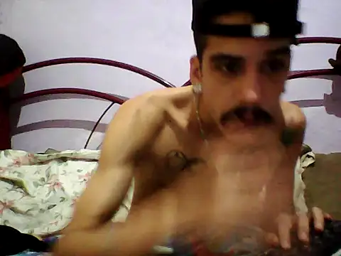 Snapshot of gatobranco001 chatting on 03-21-25, 12:50 gatobranco001 online show from 03-21-25, 12:50