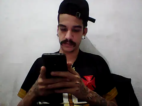 Snapshot of gatobranco001 chatting on 05-30-26, 05:54 gatobranco001 online show from 05-30-26, 05:54