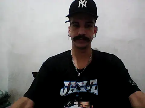 Snapshot of gatobranco001 chatting on 06-11-26, 08:07 gatobranco001 online show from 06-11-26, 08:07