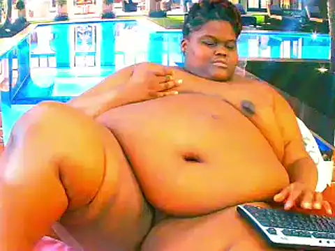 Snapshot of EbonyHotBuns chatting on 02-14-26, 08:00 EbonyHotBuns online show from 02-14-26, 08:00