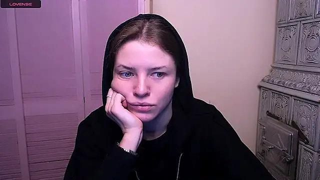 MissOliviaa  online show from 12-21-24, 09:12