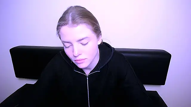 MissOliviaa  online show from 01-31-25, 02:49