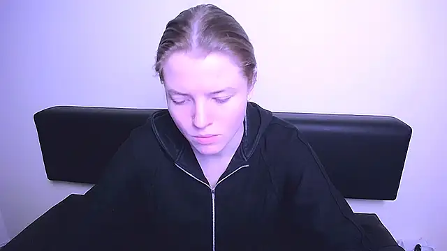 MissOliviaa  online show from 02-04-25, 01:48