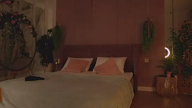 Smiley Mia online show from 11-11-25, 05:07