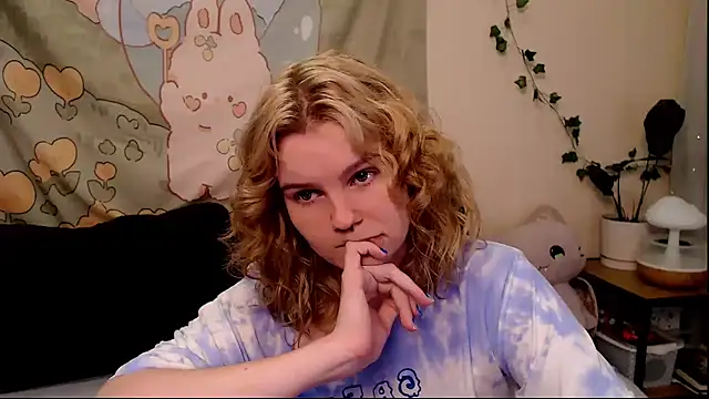 Snapshot of Moona_xx chatting on 06-24-26, 10:31 Moona xx online show from 06-24-26, 10:31