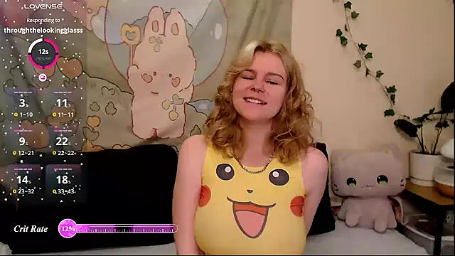 Snapshot of Moona_xx chatting on 06-25-26, 10:47 Moona xx online show from 06-25-26, 10:47