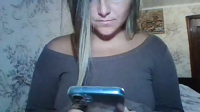 Snapshot of Evasapples chatting on 08-09-26, 07:52 Evasapples online show from 08-09-26, 07:52