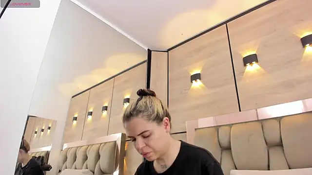 dorothy vegga online show from 12-21-25, 03:46