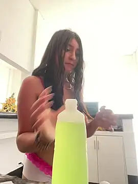 Snapshot of Matilda_russoo chatting on 01-21-25, 12:50 Matilda russoo online show from 01-21-25, 12:50