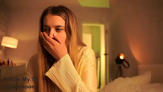 elisa moon online show from 03-16-25, 06:01