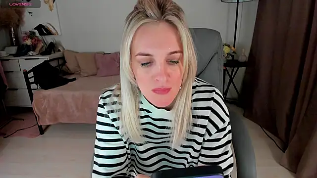 Snapshot of I_D_A chatting on 03-05-25, 07:16 I D A online show from 03-05-25, 07:16