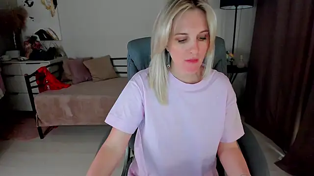 Snapshot of I_D_A chatting on 03-21-25, 01:02 I D A online show from 03-21-25, 01:02