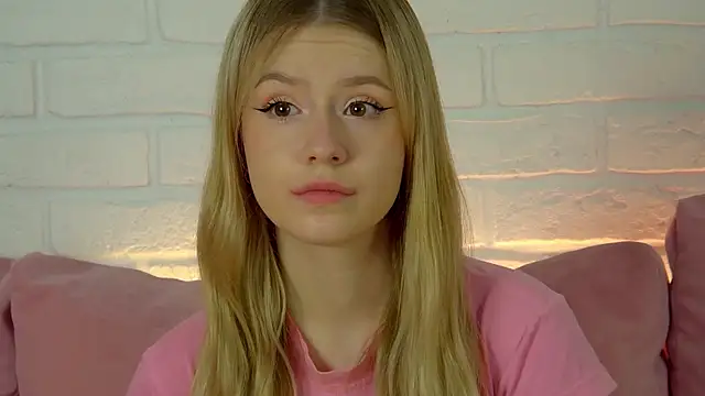 MilanaBalmain online show from 09-21-25, 04:03