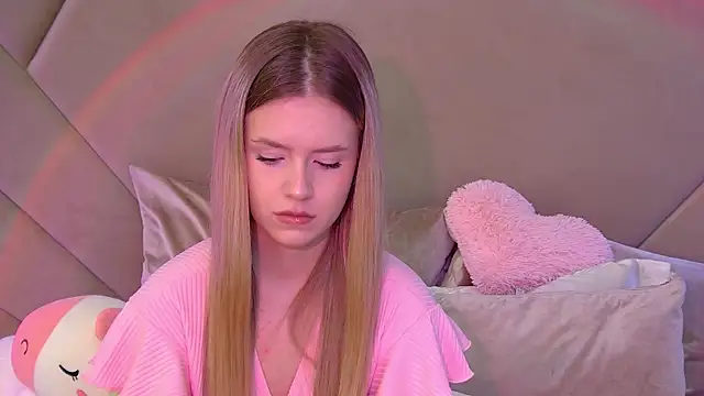 MilanaBalmain online show from 10-21-25, 04:08