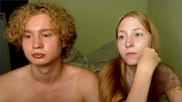 Snapshot of AliceStoneJhonyStone chatting on 09-12-25, 08:31 AliceStoneJhonyStone online show from 09-12-25, 08:31