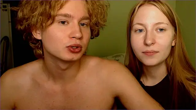 Snapshot of AliceStoneJhonyStone chatting on 09-16-25, 10:16 AliceStoneJhonyStone online show from 09-16-25, 10:16