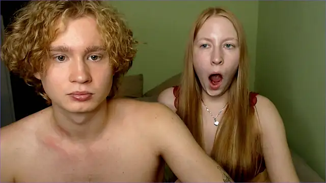 Snapshot of AliceStoneJhonyStone chatting on 09-23-25, 03:04 AliceStoneJhonyStone online show from 09-23-25, 03:04