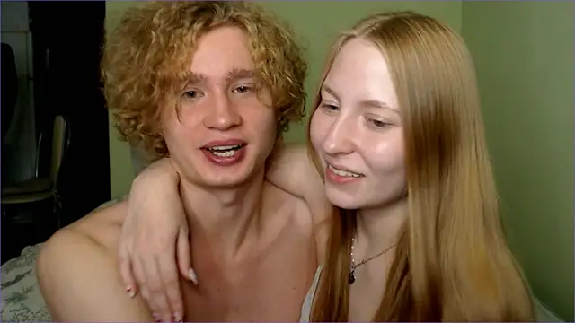 Snapshot of AliceStoneJhonyStone chatting on 10-08-25, 06:49 AliceStoneJhonyStone online show from 10-08-25, 06:49