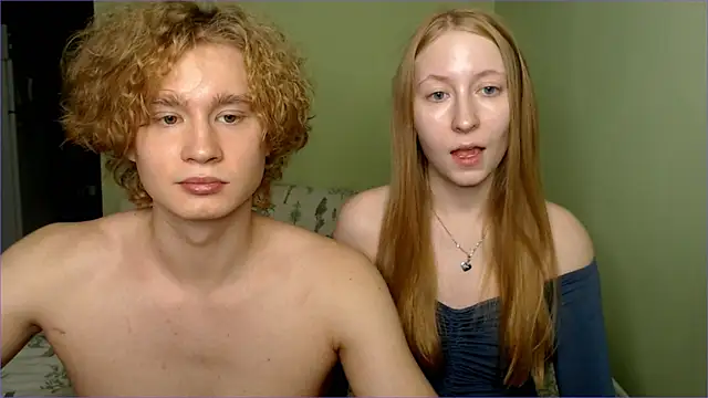 Snapshot of AliceStoneJhonyStone chatting on 10-24-25, 04:58 AliceStoneJhonyStone online show from 10-24-25, 04:58