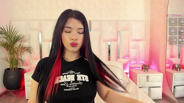 im nika  online show from 10-22-25, 12:16