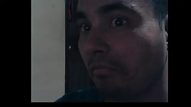 Snapshot of GUSEINSADAT chatting on 01-03-25, 12:33 GUSEINSADAT online show from 01-03-25, 12:33