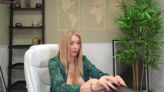 LadyLeea online show from 12-10-24, 05:28
