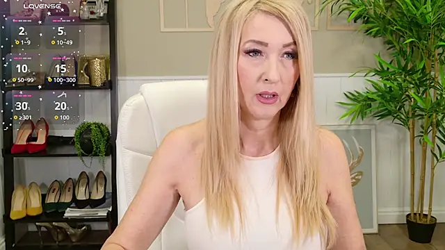 LadyLeea online show from 11-24-25, 05:07