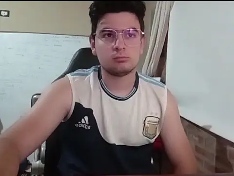 Snapshot of enzis3 chatting on 11-08-25, 09:24 enzis3 online show from 11-08-25, 09:24