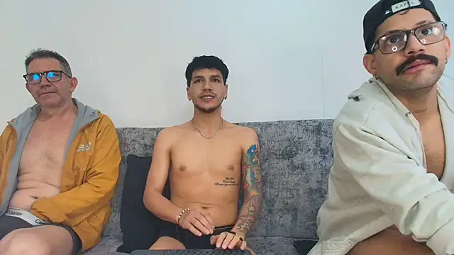 Snapshot of Benjamin_show chatting on 02-16-26, 03:30 Benjamin show online show from 02-16-26, 03:30