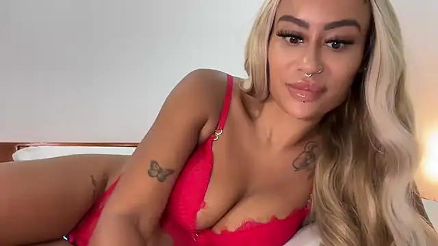 Snapshot of CoCo-Queen chatting on 10-17-25, 02:26 CoCo-Queen online show from 10-17-25, 02:26