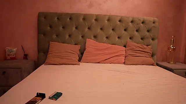 LucyWilow online show from 06-18-26, 04:35