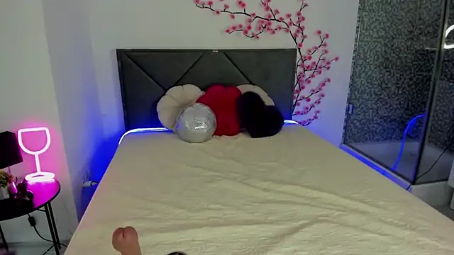 KristiVegass online show from 10-17-25, 01:14