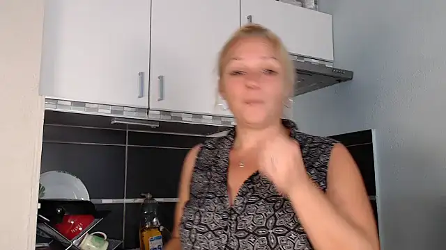 Doucelouve9 online show from 09-24-25, 10:40