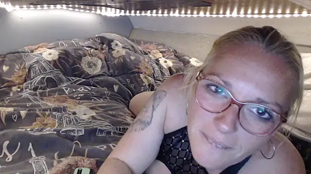 Doucelouve9 online show from 03-18-26, 09:07