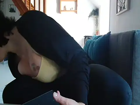 Lauzo21 online show from 10-15-25, 07:41