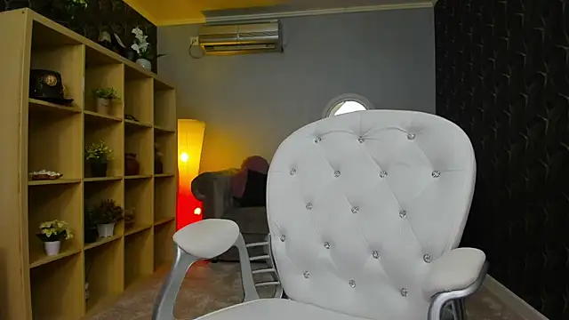 nicolee   19 online show from 01-09-25, 12:25