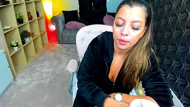 nicolee   19 online show from 01-14-25, 10:34