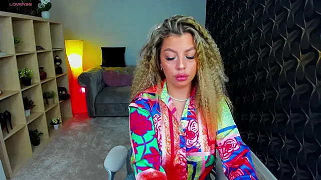 nicolee   19 online show from 03-07-25, 06:54