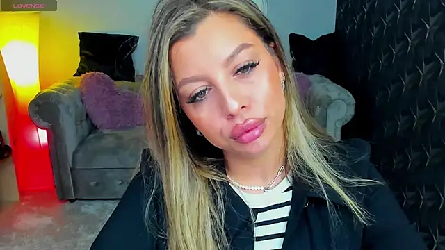 nicolee   19 online show from 03-11-25, 07:25