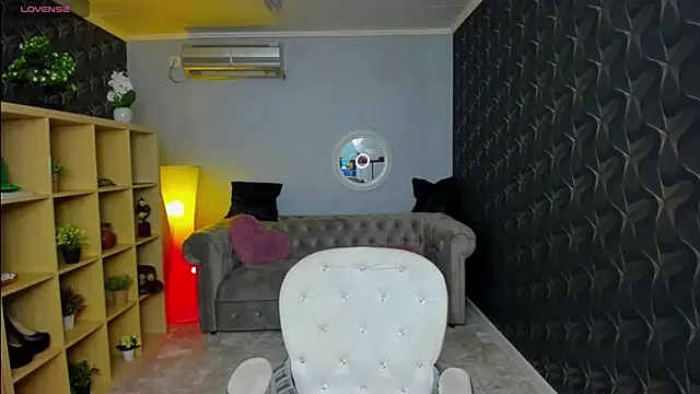 nicolee   19 online show from 03-17-25, 08:40