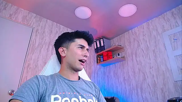 Snapshot of MrWilliseo chatting on 03-16-26, 05:44 MrWilliseo online show from 03-16-26, 05:44