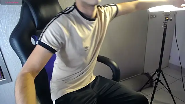 Snapshot of MrWilliseo chatting on 03-18-26, 08:12 MrWilliseo online show from 03-18-26, 08:12