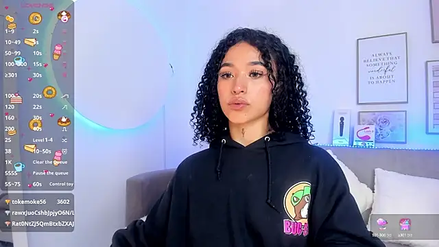 Crystal Dluna online show from 02-05-25, 03:52