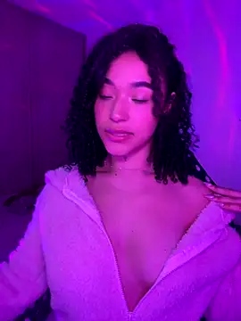 Crystal Dluna online show from 09-11-25, 12:22