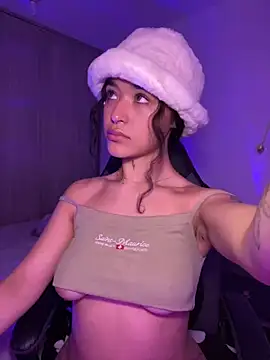 Crystal Dluna online show from 09-30-25, 03:50