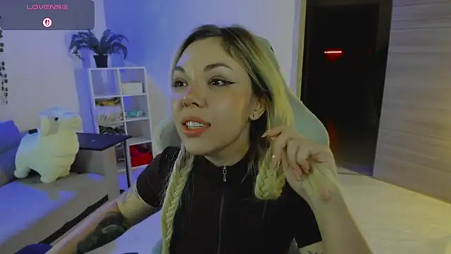 whoa-hoa-hoa-hoa-hoa online show from 12-17-25, 09:10