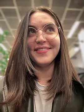 meow girl online show from 10-08-25, 04:15