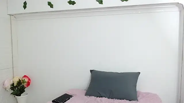 Snapshot of Vanse_lust chatting on 01-28-25, 12:36 Vanse lust online show from 01-28-25, 12:36
